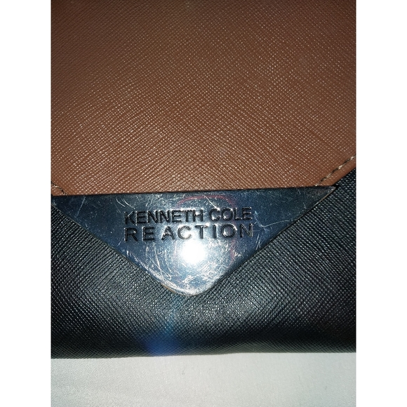 KENNETH COLE REACTION CROSSBODY BAG SMALL 5 1/4 X 8” - Picture 5 of 6